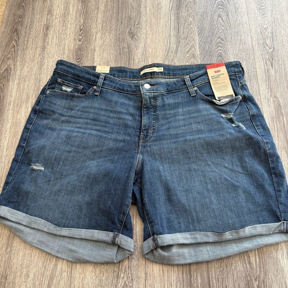 Levi’s Classic Mid-Length Denim Shorts Size 20W NWT Distressed Medium Wash - Picture 2 of 9
